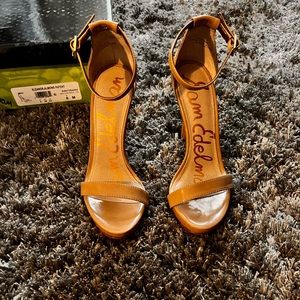 Sam Edelman “Eleanor” Almond Patent Leather ankle strap platform pump, Size 6.